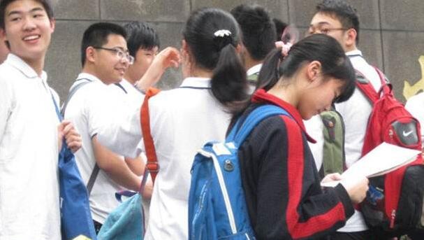 (教育问答）拯救男性or歧视女性？上海外国语大学男女分数线不一（图）